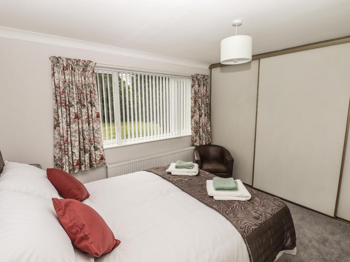 Spring Close Southport Exterior foto