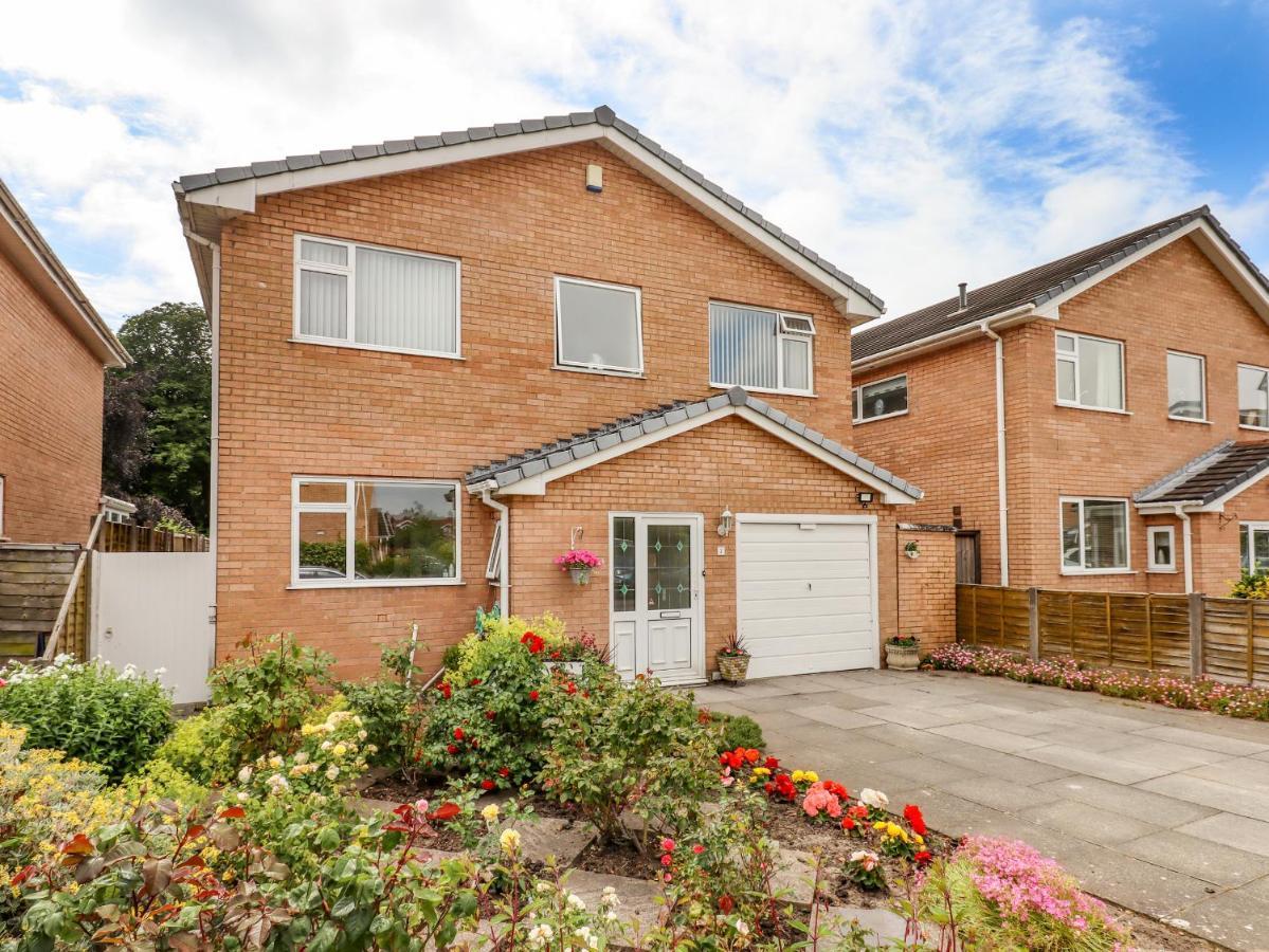 Spring Close Southport Exterior foto
